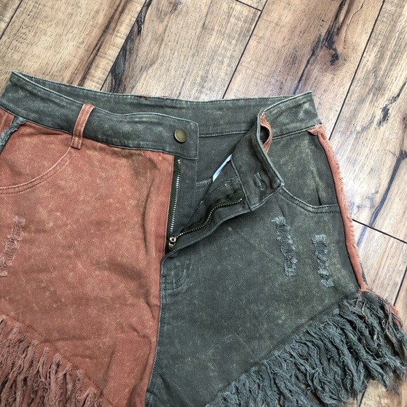 Oli & hali Two-Tone Fringe distressed shorts SZ S. A15 - Picture 2 of 9